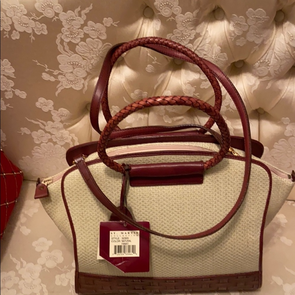 Hand Bag. Etienne Aigner.